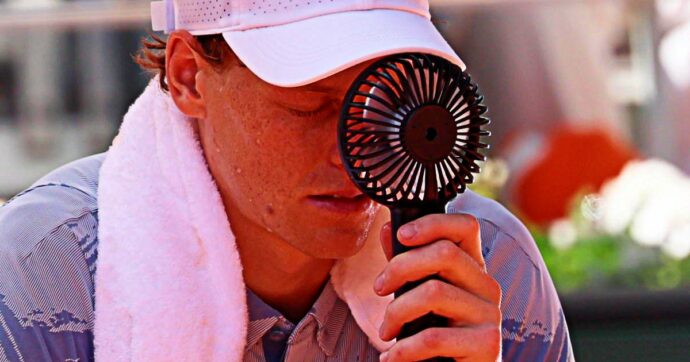 Sinner è fuori dal Roland Garros: battuto dal caldo infernale. Il malore a un passo dalla vittoria, poi il crollo: Cerundolo vince al quinto