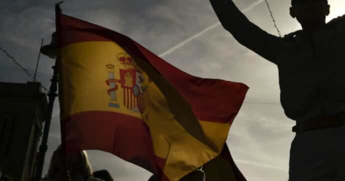 I socialisti di Sanchez travolti dagli scandali. Ecco come funziona il processo penale in Spagna