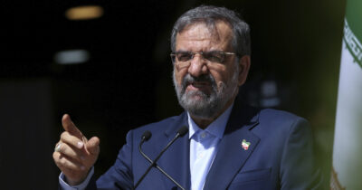 Copertina di Trump: “Intesa con l’Iran se è un buon accordo per gli Usa”. Consigliere Khamenei: “Se il blocco americano si protrarrà li attaccheremo”