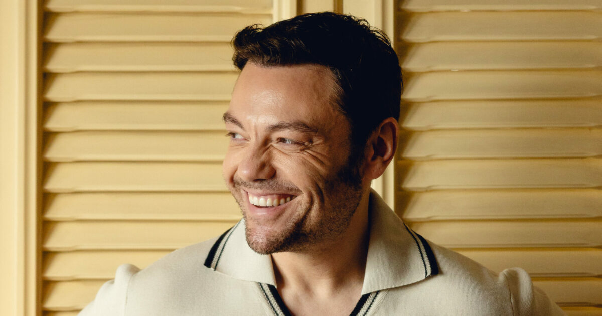 Tiziano Ferro: “Sui social rabbia, frustrazione e foto filtrate con la cultura di Ozempic che ci impone la magrezza estrema. Viaggio in tour felice con logopedista e psicologa. A Sanremo andrei in gara”