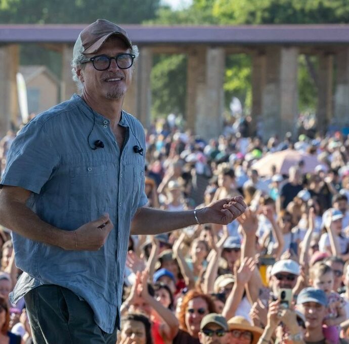 Niccolò Fabi: “Perdere un figlio è un dolore forte e incomprensibile. I miei compagni mi prendono in giro perché misurano la mia incazzatura su quante volte chiamo ‘Ciccio’ un interlocutore”