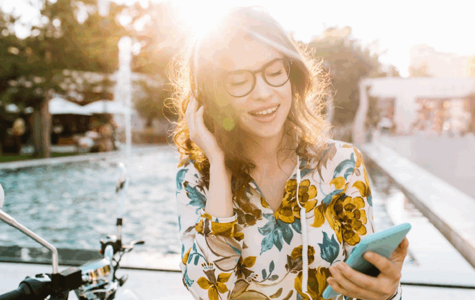 Internet mobile senza sorprese: perché i viaggiatori italiani scelgono Travel eSIM al posto del roaming