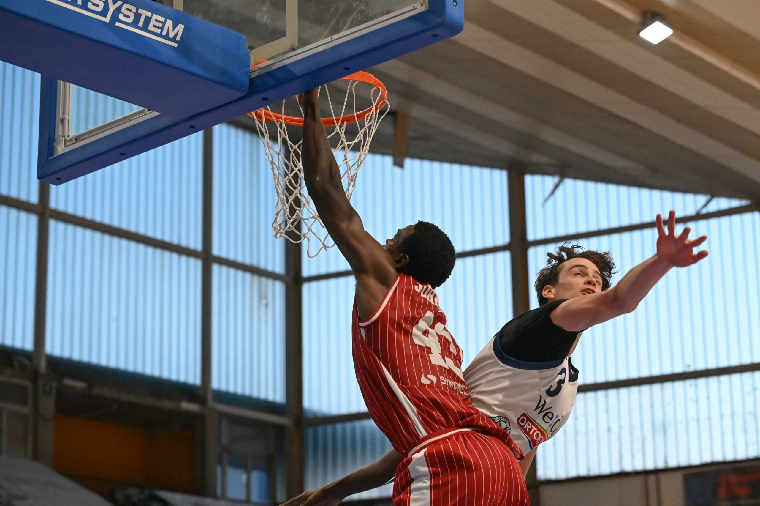Linton Johnson, dall’Nba al Caiazzo in Serie B2: “Smetterò di giocare solo un anno dopo Lebron. Ehi ragazzi, se volete essere grandi atleti studiate”