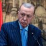 Copertina di Turchia, Erdogan perde consenso e colpisce l’opposizione usando i giudici. Ma gli investitori stranieri lo vogliono in sella