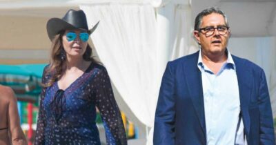 Copertina di Santanchè in Versilia,  la serata vip  al Twiga2: cerimoniere d’eccezione l’amico Toti. L’ex ministra affida il lancio della sua spiaggia alla società sponsorizzata dal patteggiatore