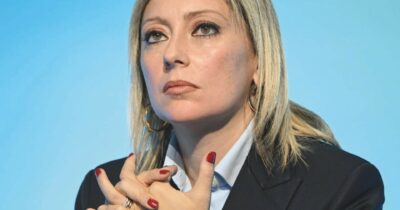 Copertina di Emergenza Ebola? No, poltrone. Lady Cirielli lascerà la Prevenzione alla Salute e  scatta la corsa alla successione