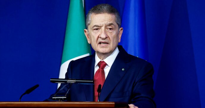 Crisi, nella relazione annuale di Banca d’Italia, il governatore Fabio Panetta fa un mini-assist  a Meloni: ‘Aiuti sono necessari’