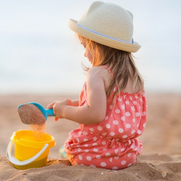 Bandiere Verdi 2026, ecco le 164 spiagge per bambini in Italia e all’estero: la mappa completa delle località consigliate dai pediatri