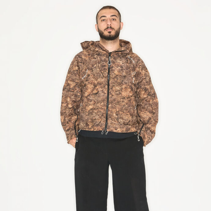 “Vestire mio fratello tetraplegico era complicato e doloroso, ho capito quanto la moda ignorasse la disabilità. Per questo ora creo capi adattivi ma di design, non un prodotto medicale”: la storia di Materia