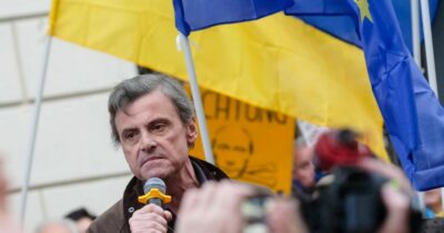 Copertina di “L’Ucraina non ha nessuna delle condizioni per essere ammessa in Ue”: parola di Carlo Calenda (del 2022, a guerra già iniziata)