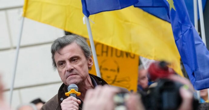 “L’Ucraina non ha nessuna delle condizioni per essere ammessa in Ue”: parola di Carlo Calenda (del 2022, a guerra già iniziata)
