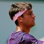 Copertina di Roland Garros, un super Cobolli travolge Tien e vola agli ottavi. Ora in campo Berrettini, poi tocca ad Arnaldi