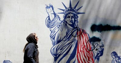 Copertina di Trump prende ancora tempo. I nodi: Hormuz e asset in Qatar