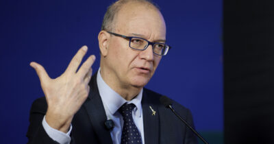 Copertina di Educazione affettiva, il ddl Valditara condanna una generazione a ignorare consenso, contraccezione e malattie