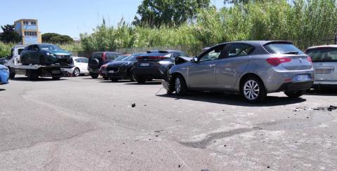 Non si fermano all’alt della polizia a Ostia, investono due ragazzine durante la fuga: arrestati i due giovani alla guida