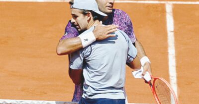 Copertina di Cobolli batte Svajda e Berrettini vendica Sinner: la “Bell’Italia” ai quarti a Parigi
