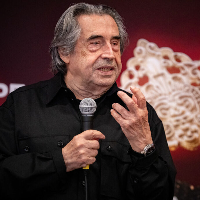 “Tranne rare eccezioni, i miei gridi di allarme non credo che siano stati ascoltati dai politici. Forse perché non conto niente”: lo sfogo del Maestro Riccardo Muti