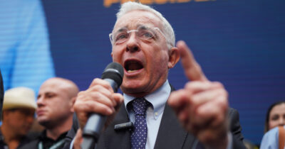 Copertina di Più che un vincitore, il primo turno delle presidenziali colombiane ha prodotto uno sconfitto: Alvaro Uribe