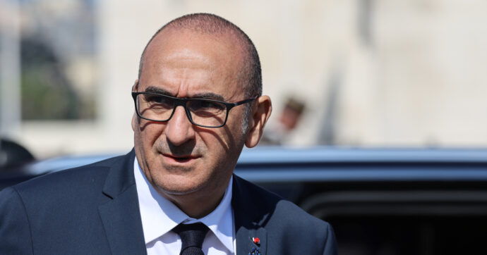 Il caso del rinnovo del passaporto alla giornalista russa Xenia Fedorova che imbarazza il governo francese