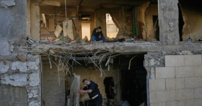 Copertina di Israele complica il dialogo Usa-Iran. Netanyahu ordina raid sul sud di Beirut. Teheran: “Non esiteremo ad aiutare il Libano in qualsiasi modo”