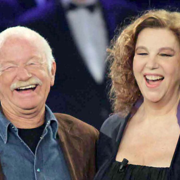 “Lo chiamavano ‘bruttone’, ma ero pazza di Gino Paoli. Aveva un corpo delizioso, un bel sedere. Credo che sia morto per il dolore per la perdita di Giovannino”: così Stefania Sandrelli
