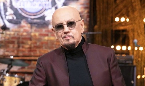 “No al concerto di Enrico Ruggeri per le posizioni contro Green Pass e vaccini”: il PD di Codogno furibondo. Il sindaco replica: “L’arte non dovrebbe essere soggetta a censure”
