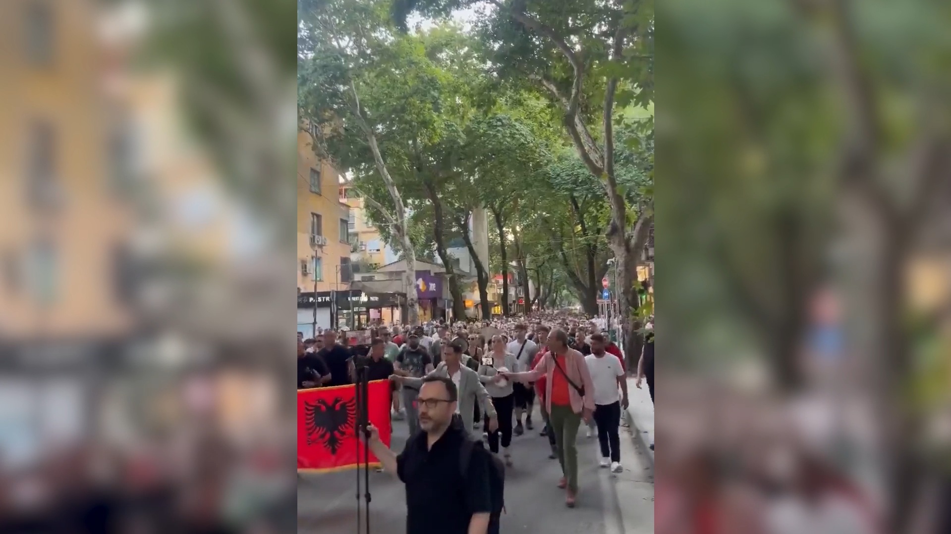 figlia e genero di trump progettano mega resort di lusso in un8217area protetta in albania protesta di migliaia di cittadini a tirana da Ilfattoquotidiano.it figlia e genero di trump progettano mega resort di lusso in un8217area protetta in albania protesta di migliaia di cittadini a tirana