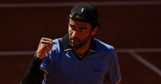 Berrettini è tornato a martellare: battuto Cerundolo in 3 set, è ai quarti del Roland Garros. "Non ero più sicuro, non ero pronto, non avevo fiducia. Ora sto bene"