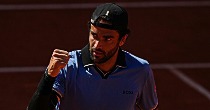 Berrettini è tornato a martellare: battuto Cerundolo in 3 set, è ai quarti del Roland Garros. “Non ero più sicuro, non ero pronto, non avevo fiducia. Ora sto bene”
