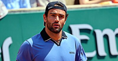 Copertina di Roland Garros, Berrettini-Cerundolo: l’azzurro vince anche il secondo set, al via il terzo | I risultati in diretta