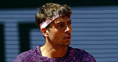 Copertina di “Mi sono cag*to sotto”: Cobolli trema, resiste e poi vola per la prima volta ai quarti del Roland Garros