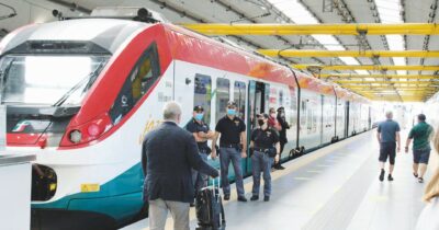 Copertina di Treno Leonardo Express, guai se sbagli orario: ti becchi la multa