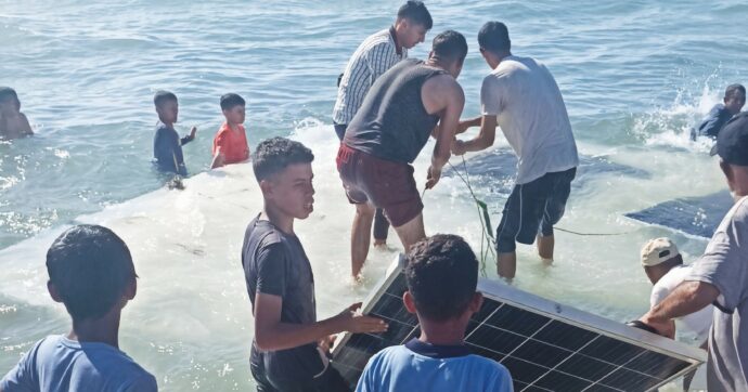 Flotilla, il mare trasporta la “nostra” barca a Gaza