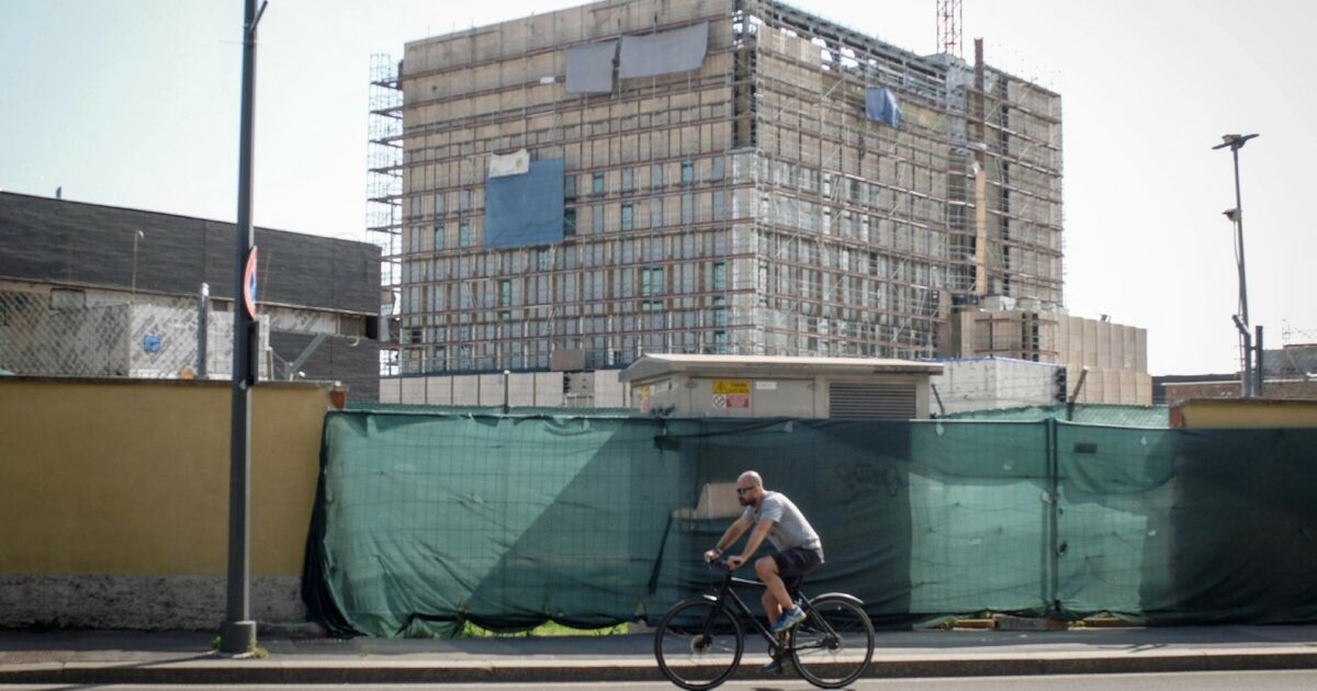 Cantiere del Consolato Usa a Milano, la gip: “Lo sfruttament
