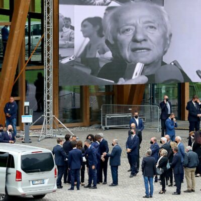 Copertina di Scenate da un patrimonio: la rissa in casa Del Vecchio
