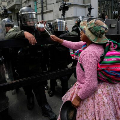 Copertina di La Bolivia sull’orlo della guerra civile: un mese di proteste per chiedere le dimissioni del presidente