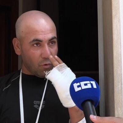 Copertina di Il superstite della strage di braccianti: “Ho rotto il finestrino a testate. Volevano i soldi, ci minacciavano”