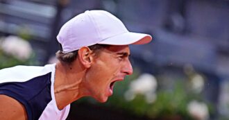 Roland Garros, immenso Arnaldi: rimonta Tiafoe e vince dopo 5 ore e mezzo. Ora il derby con Berrettini: "Match irreale, spesso i sogni diventano realtà"