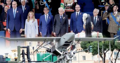 Copertina di 2 giugno, il Quirinale benedice la parata dei droni