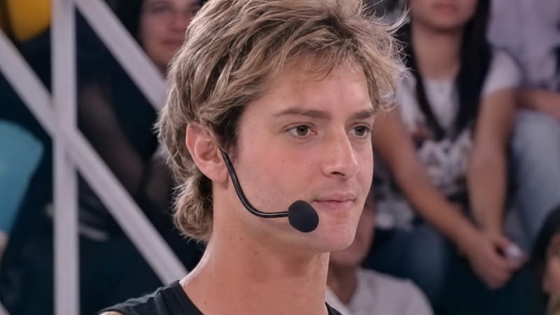 Arrestato l’ex ballerino di “Amici” Simone Benedetti: “I poliziotti devono morire tutti”. È stato accusato di resistenza e violenza privata aggravata