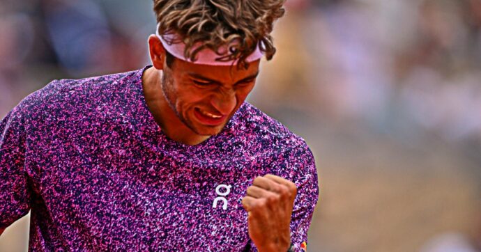 Roland Garros: Cobolli magistrale, vince anche il terzo set contro Auger-Aliassime | Risultato in diretta