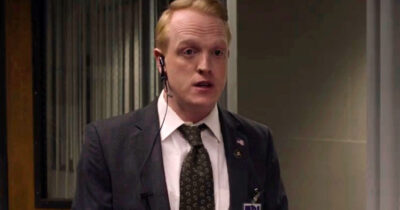 Copertina di È morto Owain Rhys Davies, l’attore gallese era noto per il ruolo dell’Agente Wilson in “Twin Peaks”. Il fratello chiede privacy “sulle circostanze della sua morte”