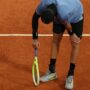 Copertina di Dramma Berrettini: si ritira per infortunio, esce in lacrime. Arnaldi è in semifinale al Roland Garros