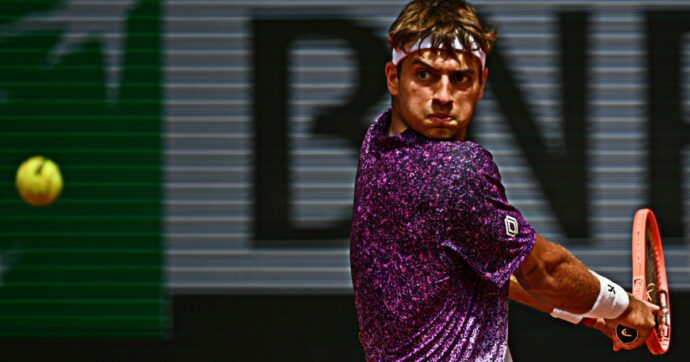 Roland Garros, la diretta di Cobolli-Auger-Aliassime: ritarda l’inizio del quarto di finale