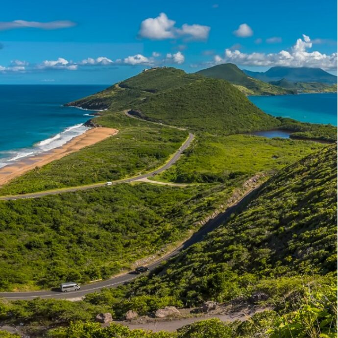 Passeggero di una nave da crociera scende a terra per un trekking in solitaria e si perde: trovato morto il 33enne Wang Zyuan a St. Kitts