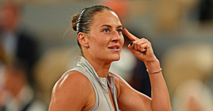 Roland Garros, l’ucraina Kostyuk contro la russa Andreeva: “Non so come si possa dormire tranquilli sapendo che il tuo Paese uccide altra gente”