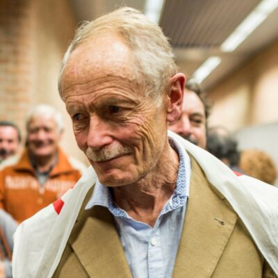 Copertina di De Luca cancellato a Salerno:  “Le sue idee ci imbarazzano”