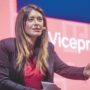 Copertina di Picierno&C., caccia ai putiniani: “C’è un filo diretto con i No-Vax”