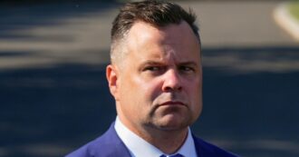Copertina di Trump nomina Bill Pulte, esperto di mutui, a capo dell’intelligence Usa. Non ha nessuna qualifica per il ruolo