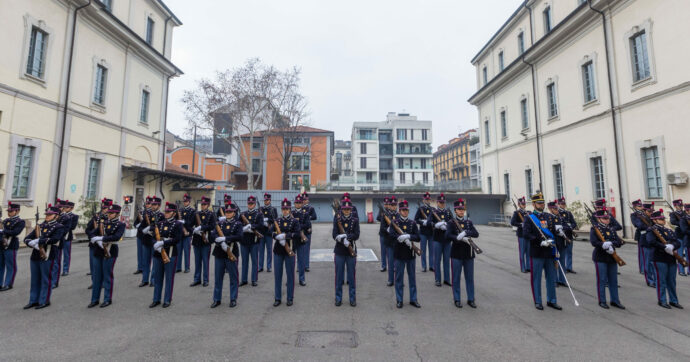 Milano, arrestato un insegnante della scuola militare Teuliè: violenza sessuale, concussione e maltrattamenti sugli allievi